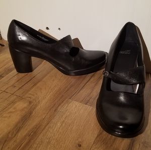 Dansko Mary Jane's, Black